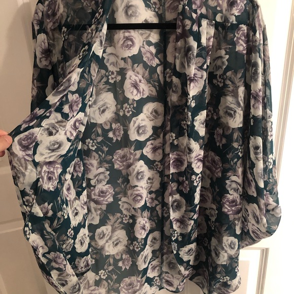 Flower Kimono - Picture 2 of 3